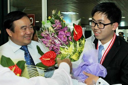 Đề nghị tặng Huân chương Lao động hạng Ba cho học sinh Ngô Phi Long